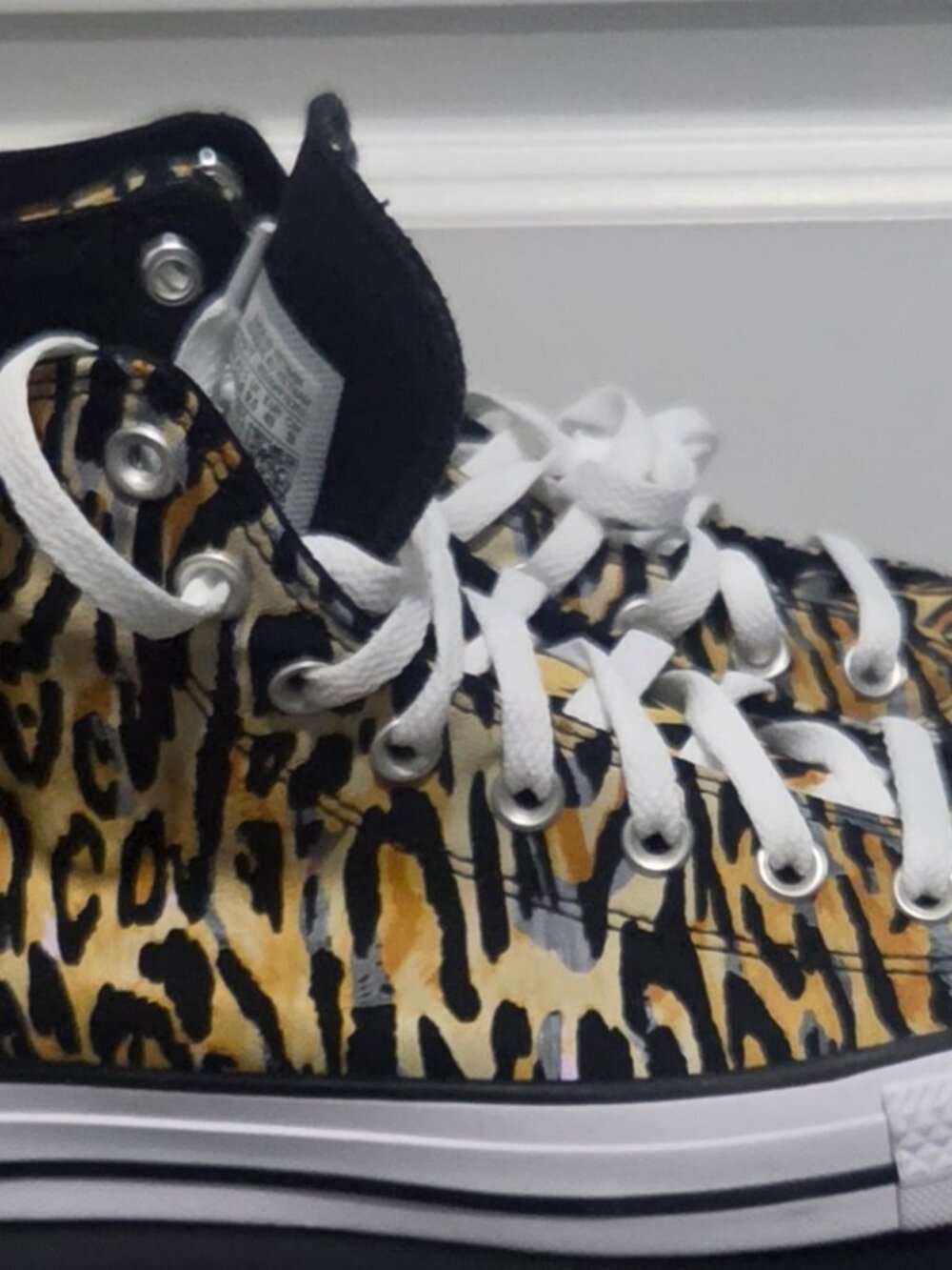 Chuck Taylor All Star Leopard (Unisex)Size 9.5 Men/11.5 Women